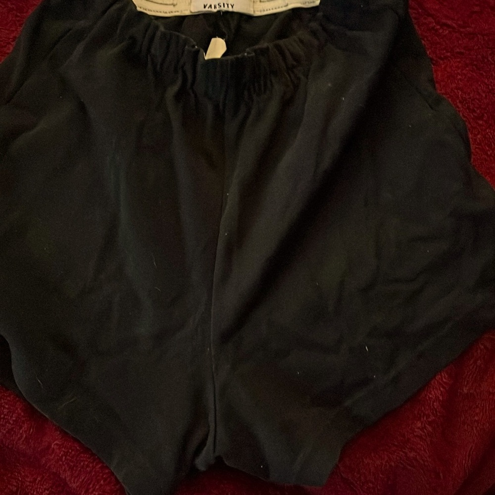 These black cotton shorts